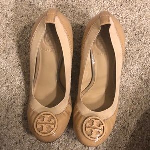 TORY BURCH NUDE WEDGE